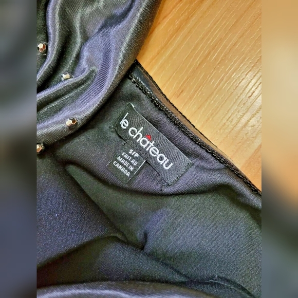 Le Chateau embellished one shoulder dress - Picture 4 of 11